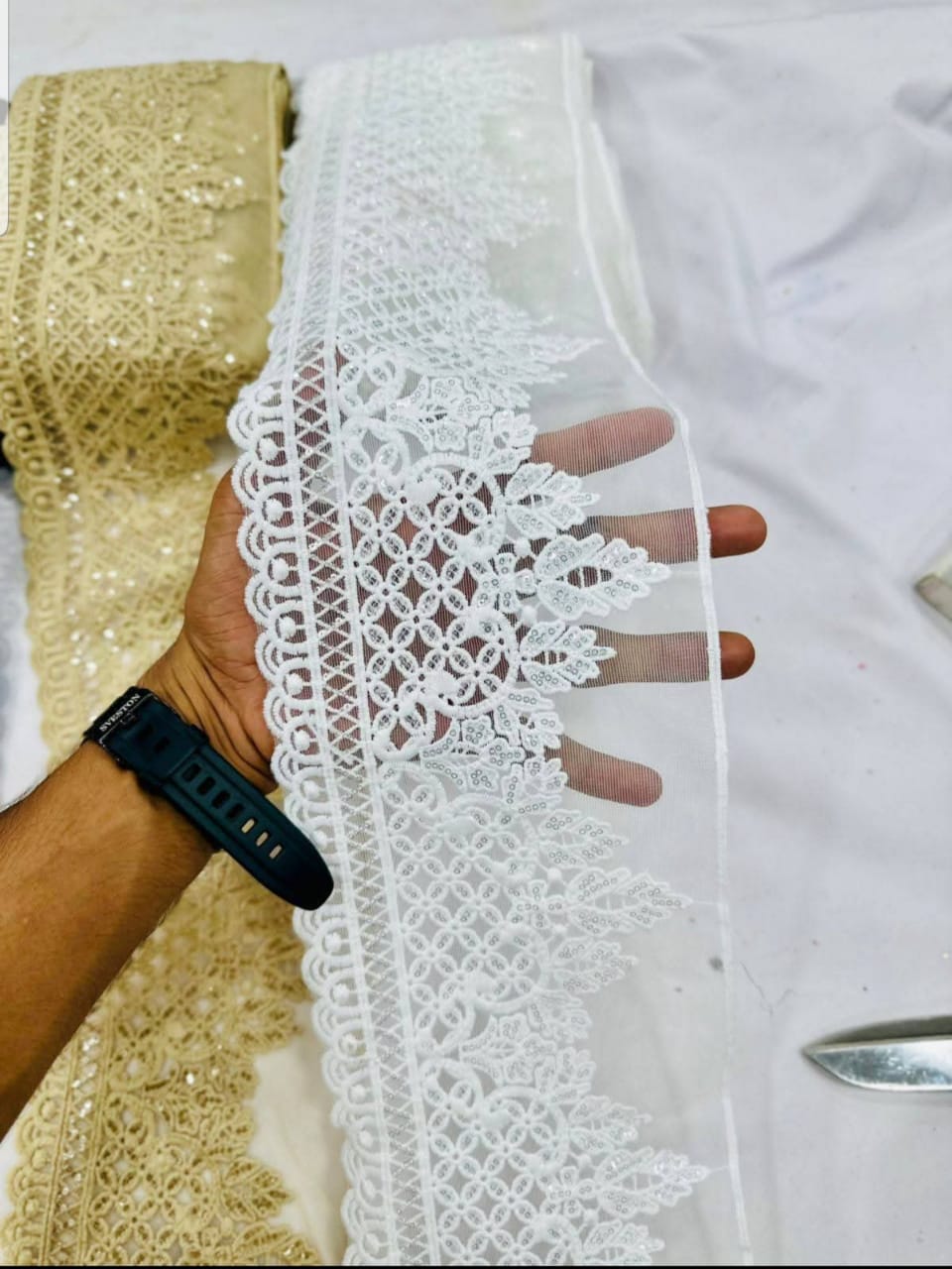 Larg Sitari Milky Lace