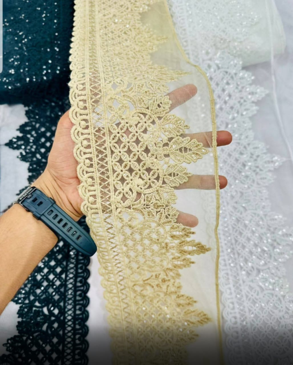 Larg Sitari Milky Lace